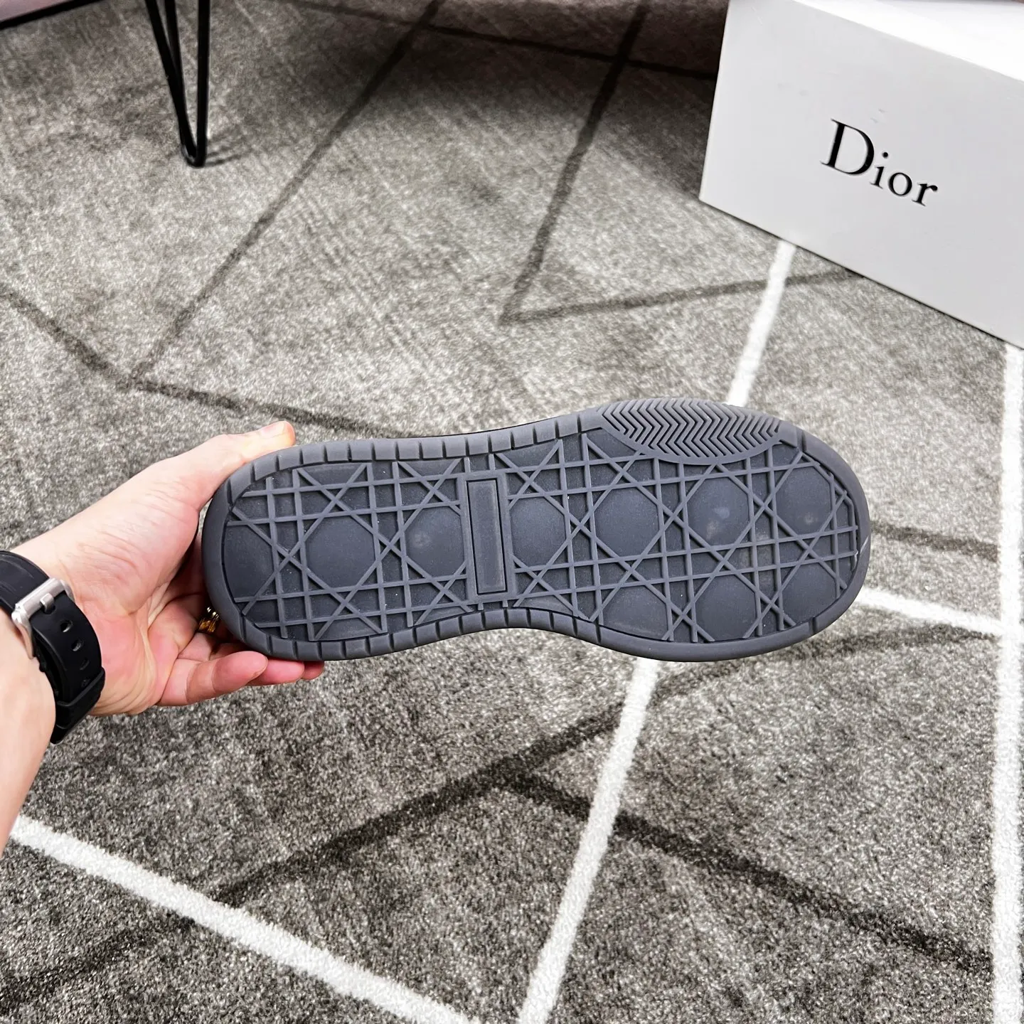 Factory price: 420💰Dior's new casual men's shoes👉 👉 Fashionable and versatile, 💞 simple and elegant style, 🔊 The fabric is made of imported cowhide with original fabric, ☑️Sheepskin feet inside, original wear-resistant rubber outsole, exclusive new style, actual shot, four colors available, code number: 38-44, (45 can be customized)